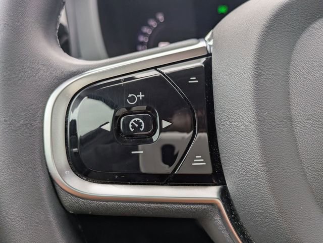 Certified 2023 Volvo XC60 B5 Plus w/ Protection Package Premier AWD/4WD image 17