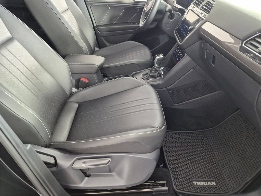 Used 2023 Volkswagen Tiguan SE FWD image 32