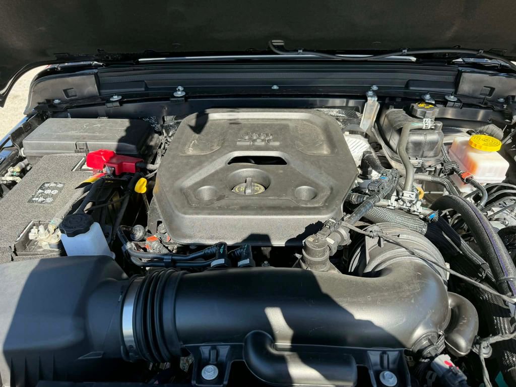 Certified 2026 Jeep Wrangler Sahara AWD/4WD image 11