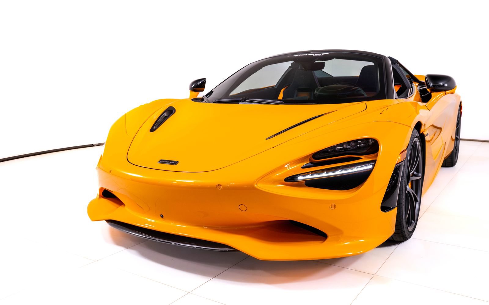 Used 2026 McLaren 750S Spider RWD image 12