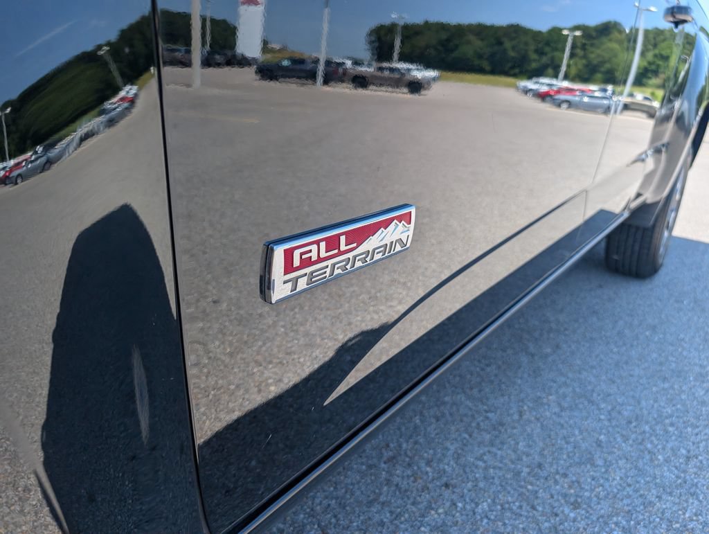 Used 2015 GMC Canyon SLE w/ All-Terrain Package AWD/4WD image 9
