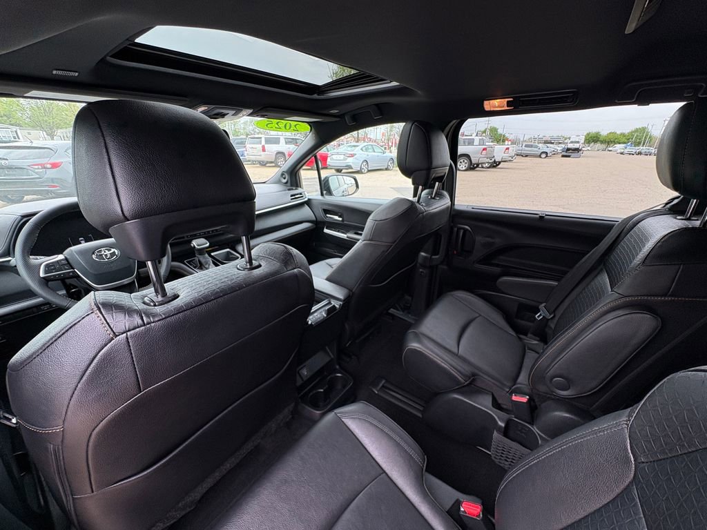 Used 2025 Toyota Sienna XLE Woodland Edition AWD/4WD image 21