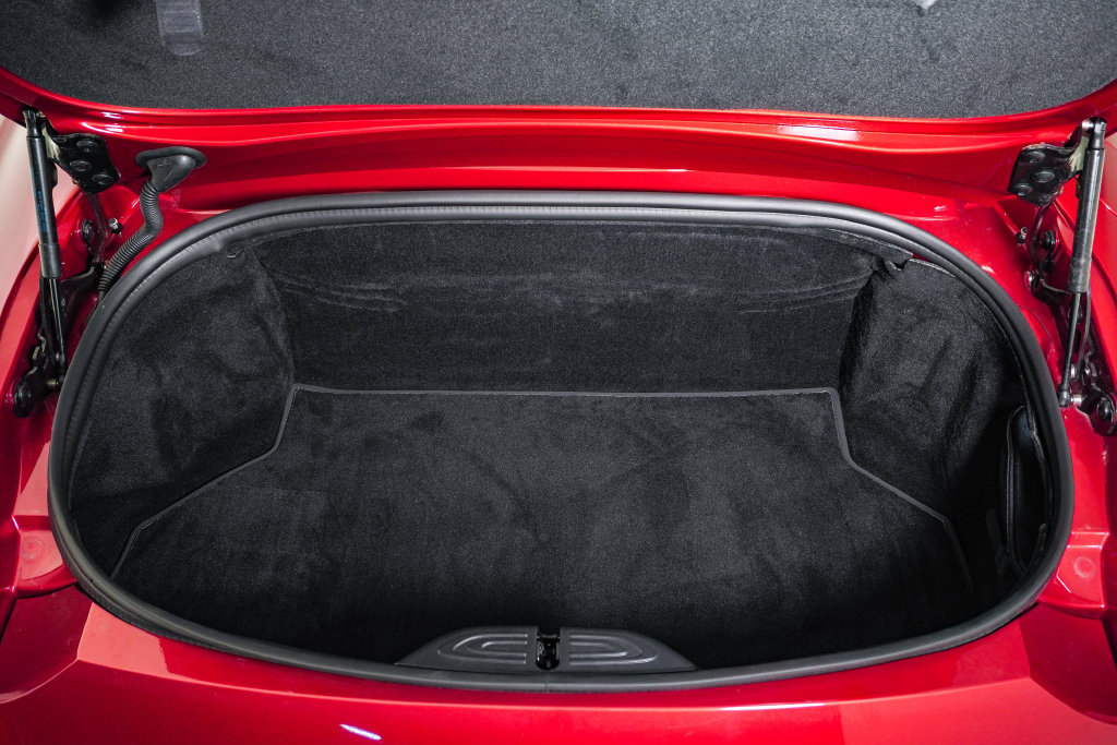 Used 2023 Aston Martin V8 Vantage Roadster RWD image 35