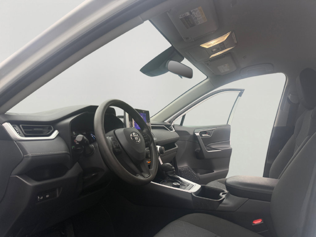 Used 2025 Toyota RAV4 XLE AWD/4WD image 9