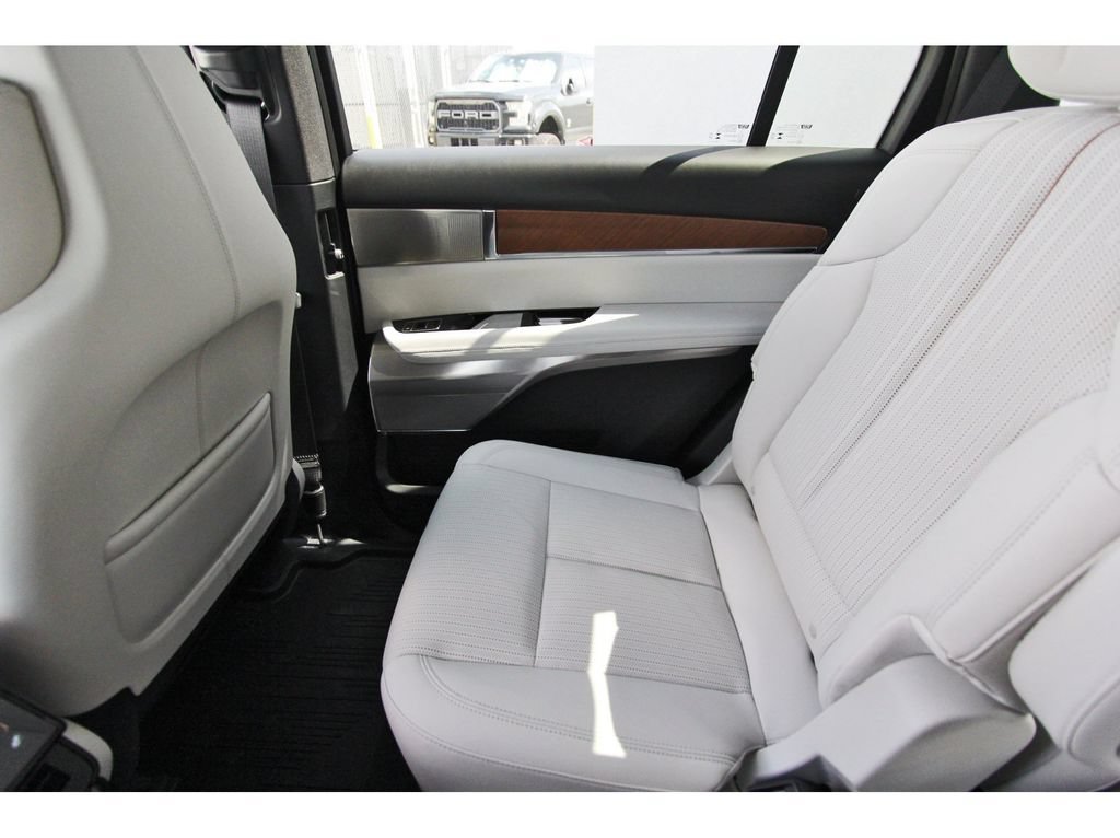 New 2027 Cadillac Vistiq Luxury AWD/4WD image 12