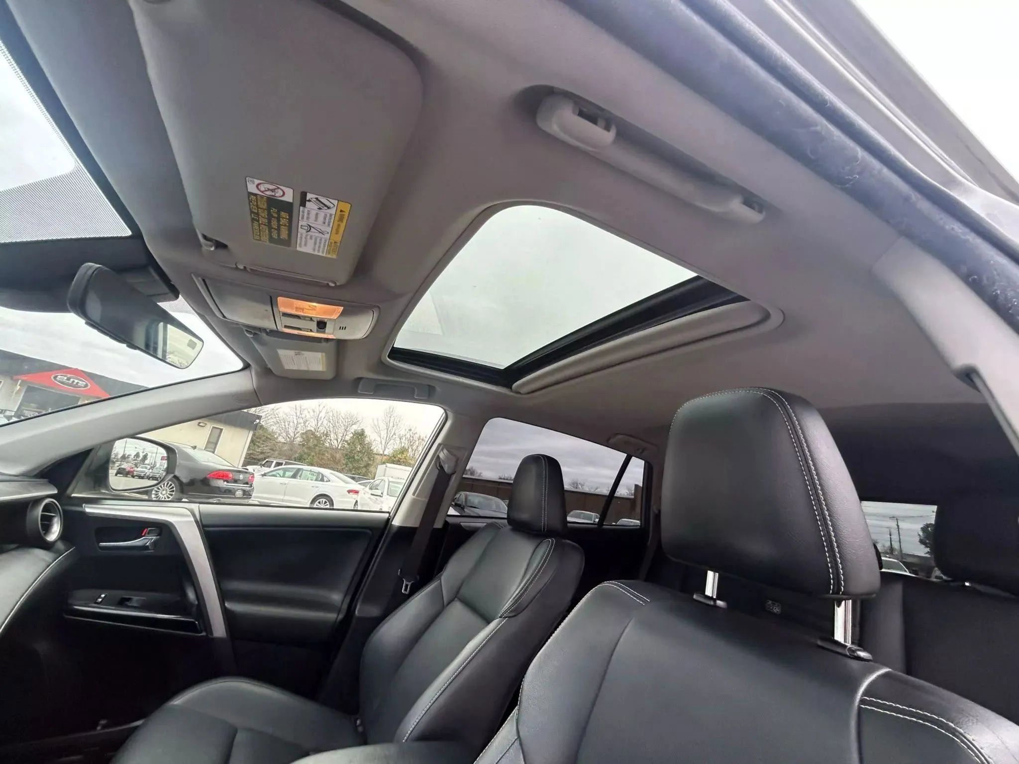 Used 2017 Toyota RAV4 Limited image 16