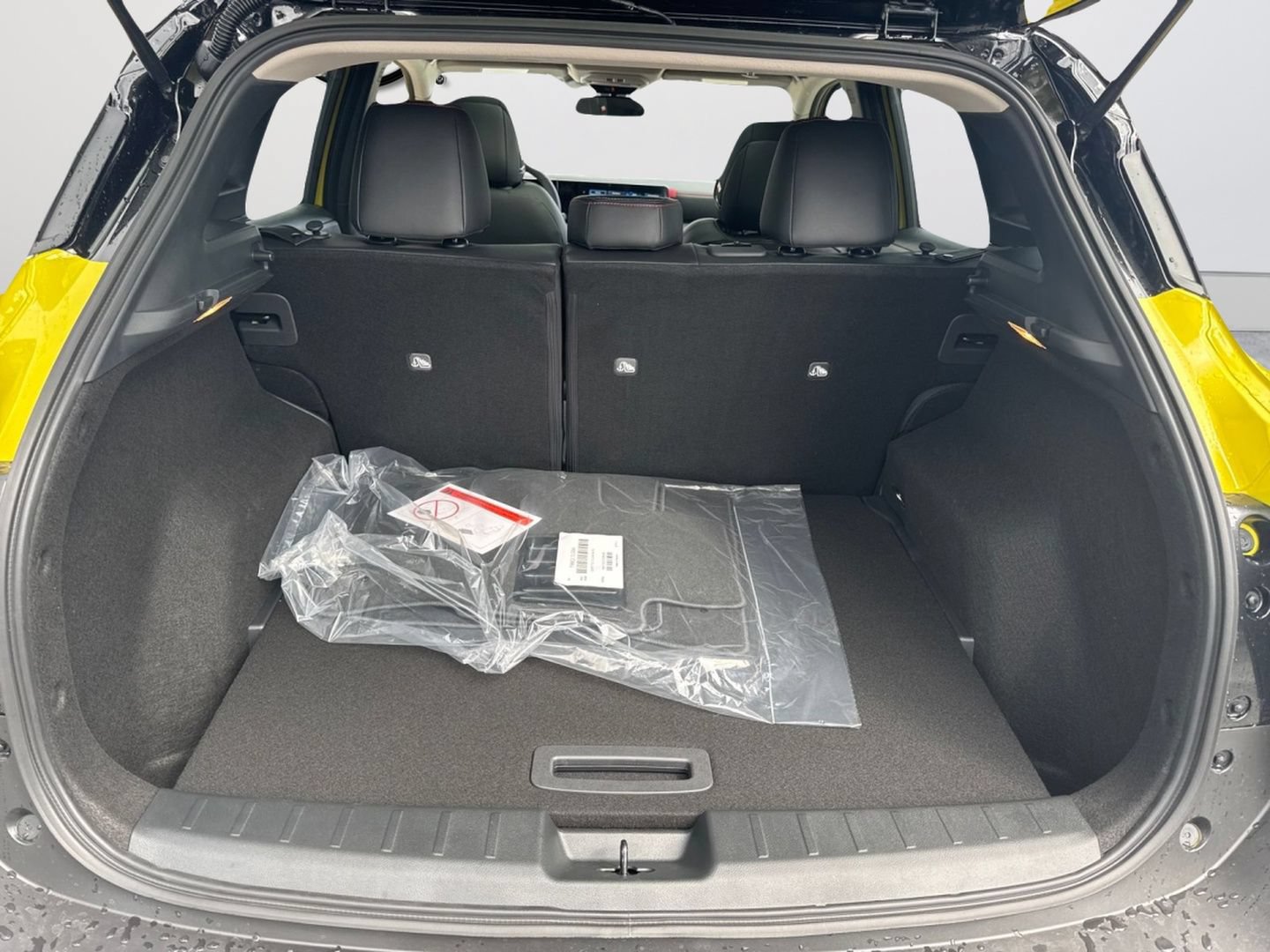 New 2026 Nissan Kicks SR w/ SR Premium Package FWD image 28