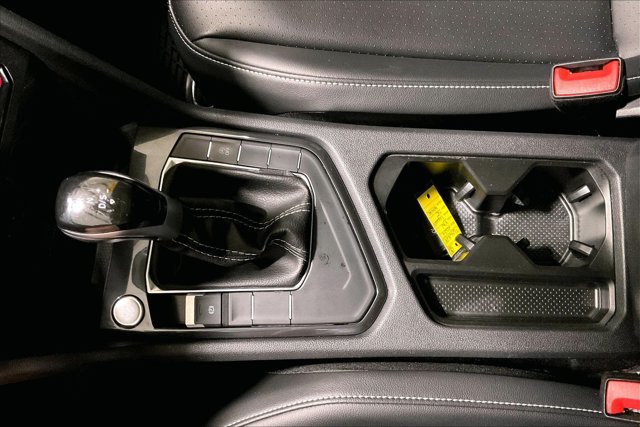 Used 2024 Volkswagen Tiguan SE w/ Panoramic Sunroof Package FWD image 42