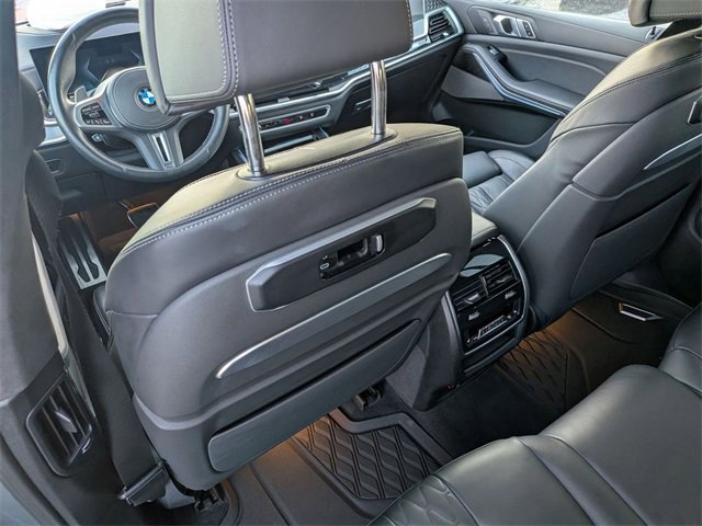 Used 2025 BMW X7 M60i w/ Climate Comfort Package image 28