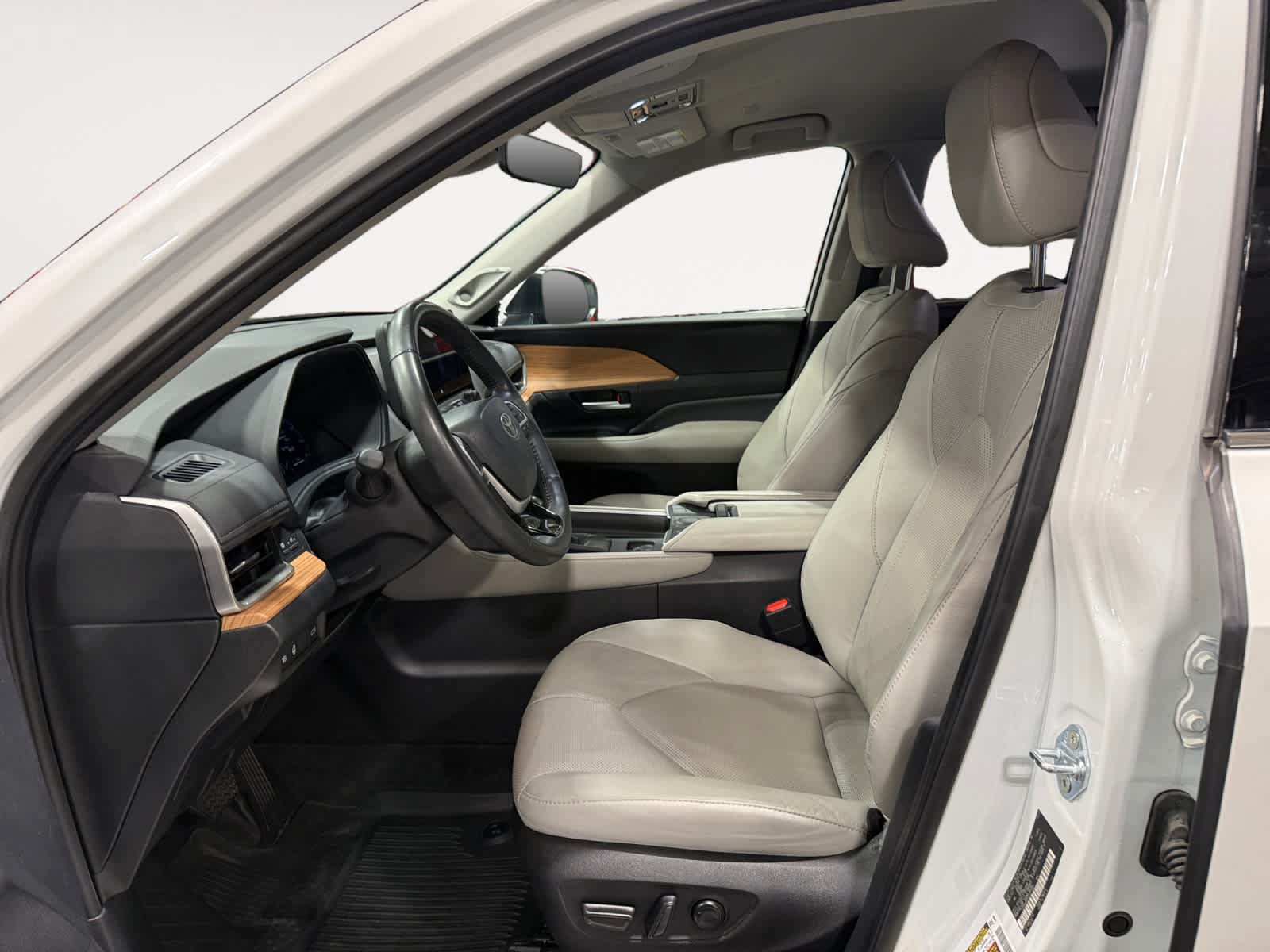 Used 2025 Toyota Grand Highlander AWD image 10