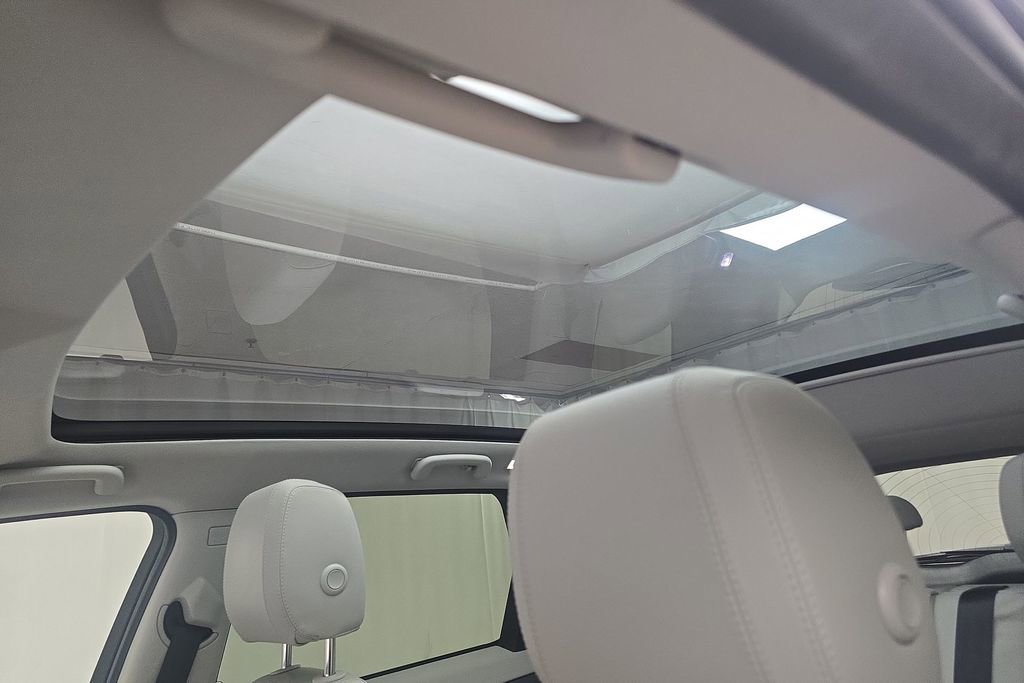 Used 2017 Land Rover Discovery Sport HSE image 23