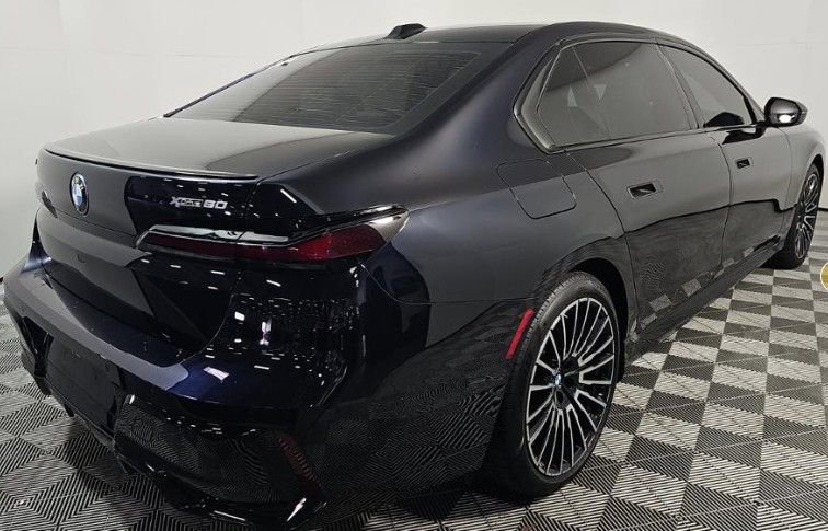 Used 2025 BMW i7 xDrive60 AWD/4WD image 2
