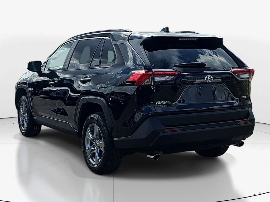 Used 2023 Toyota RAV4 XLE FWD image 8