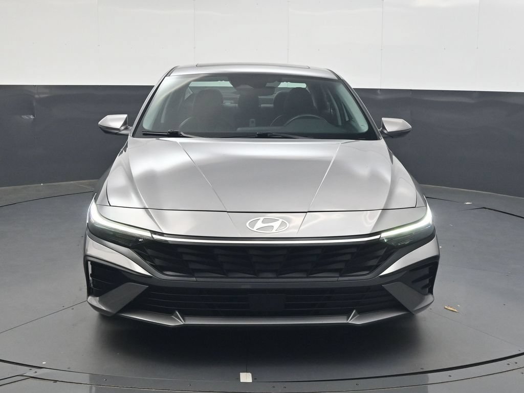 Used 2025 Hyundai Elantra Limited FWD image 9