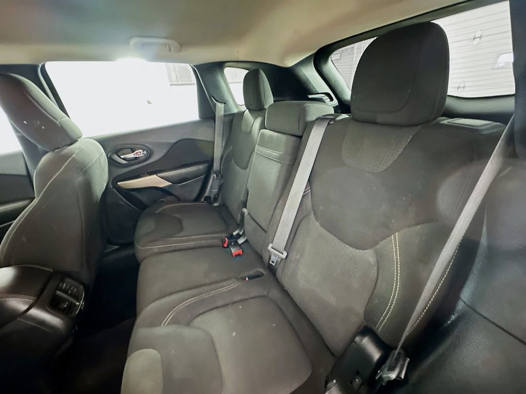 Used 2017 Jeep Cherokee Latitude w/ Cold Weather Group image 22