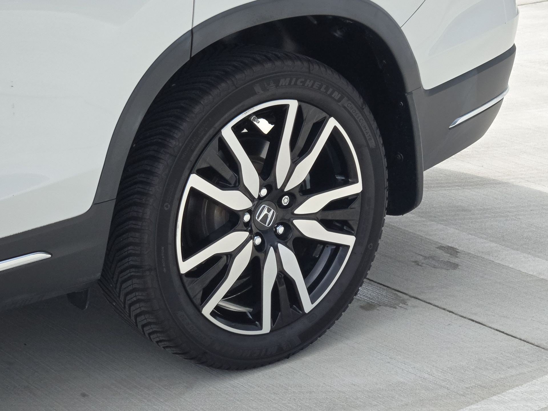 Used 2021 Honda Pilot Touring image 11