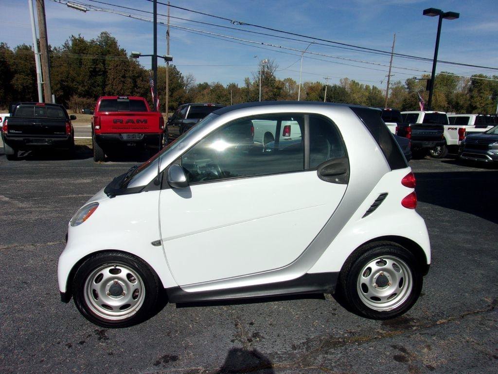 Used 2014 smart fortwo pure RWD image 2
