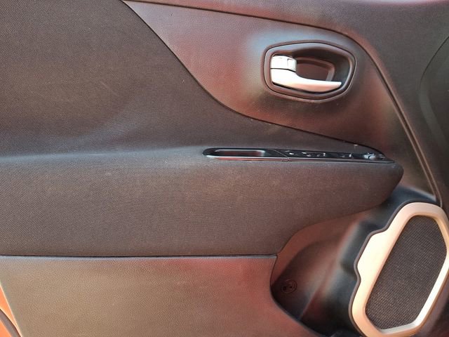 Used 2016 Jeep Renegade Latitude image 12