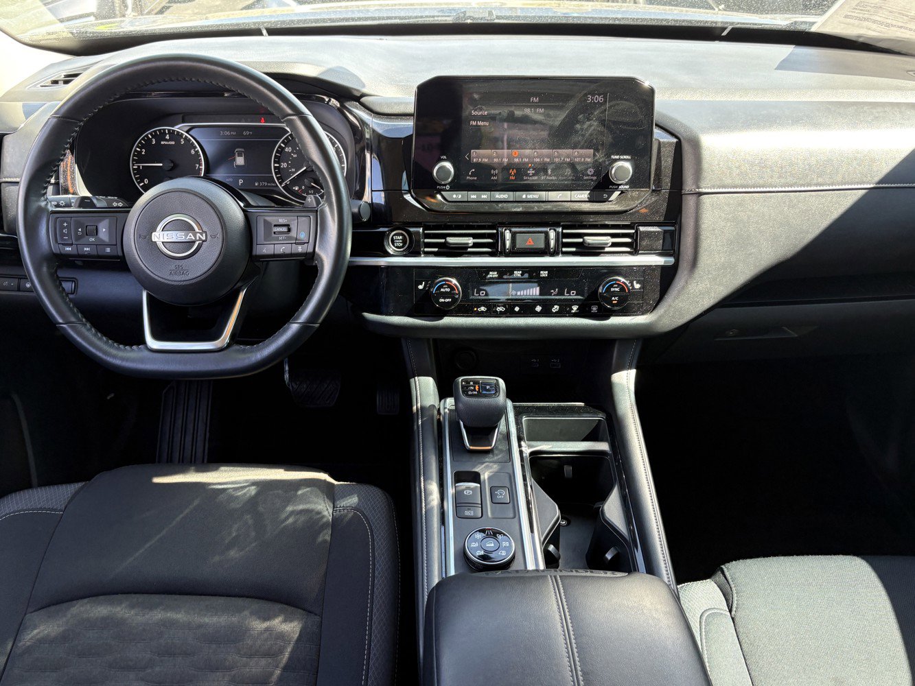 Used 2022 Nissan Pathfinder SV AWD/4WD image 19