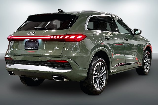 Used 2025 Audi Q5 Premium w/ Convenience Package AWD/4WD image 13