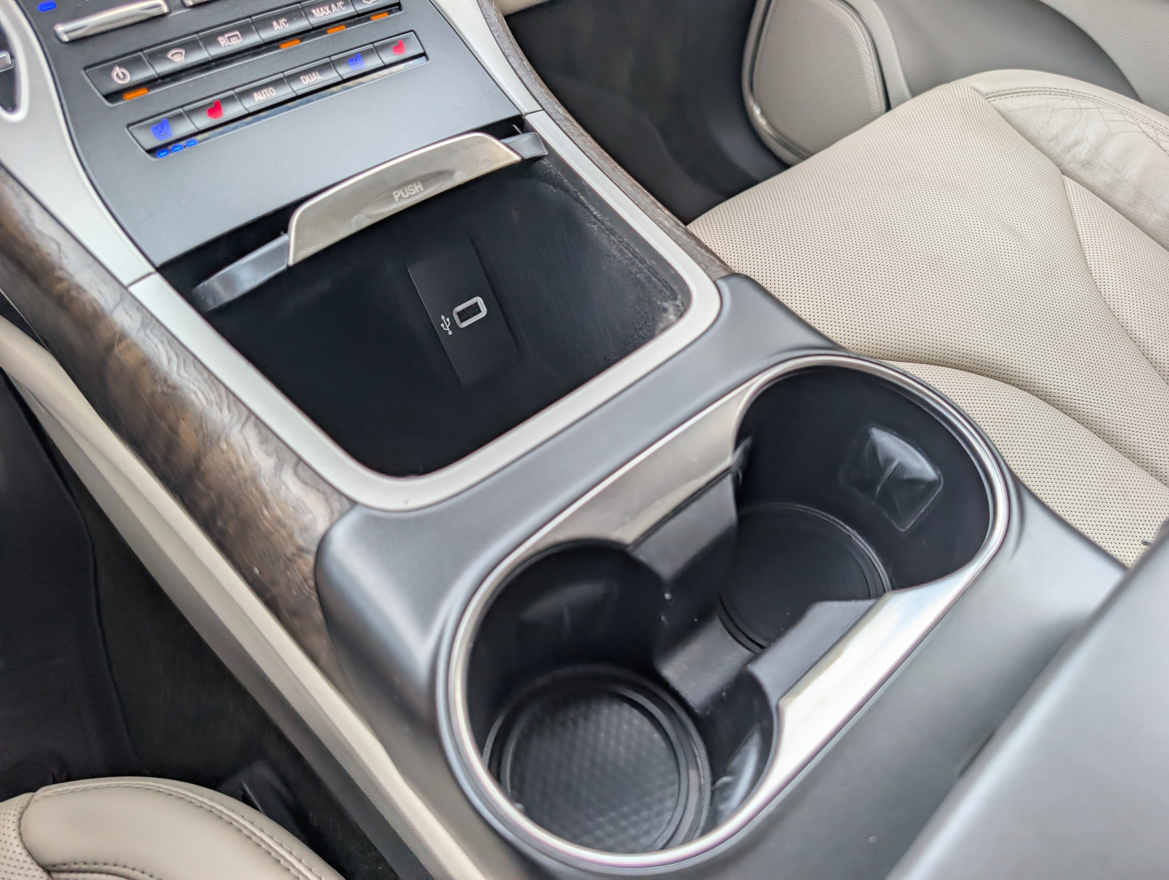 Used 2016 Lincoln MKX Reserve w/ Climate Package FWD image 23