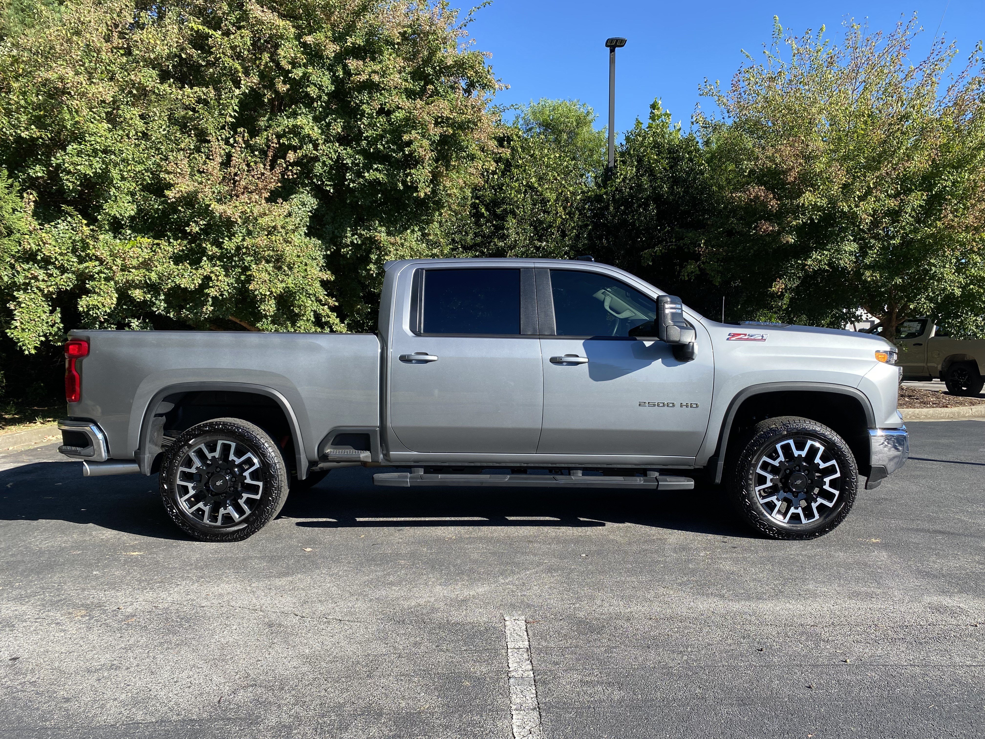 Used 2025 Chevrolet Silverado 2500 LT w/ Safety Package AWD/4WD image 10