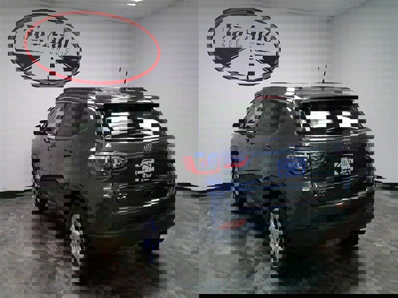 Used 2019 Jeep Compass Latitude image 11