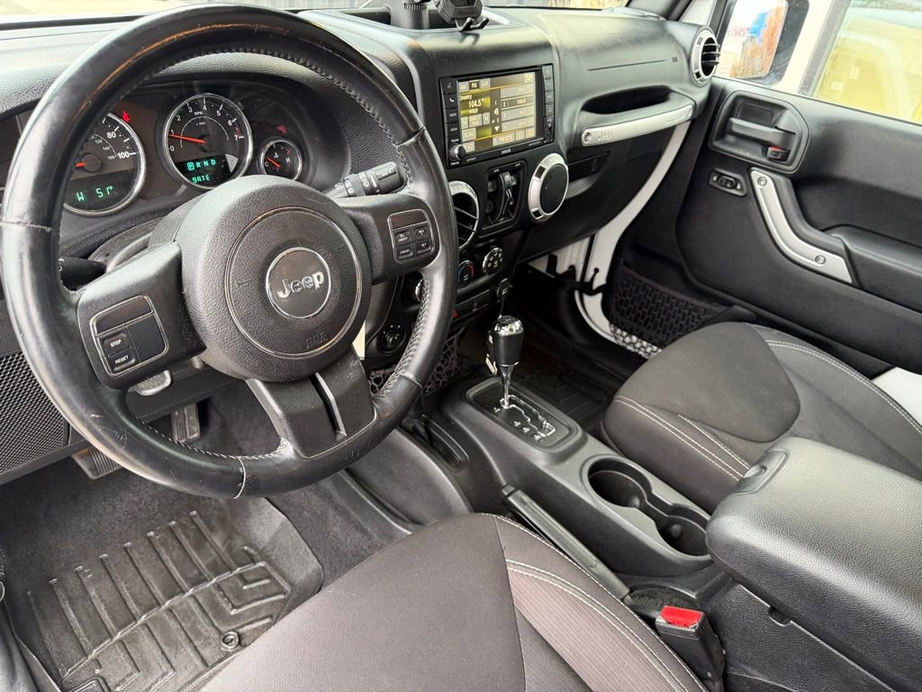 Used 2015 Jeep Wrangler Unlimited Sahara image 9