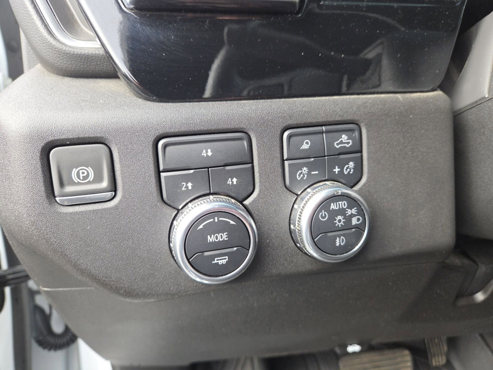 Used 2025 GMC Sierra 2500 SLE w/ SLE Value Package; image 6