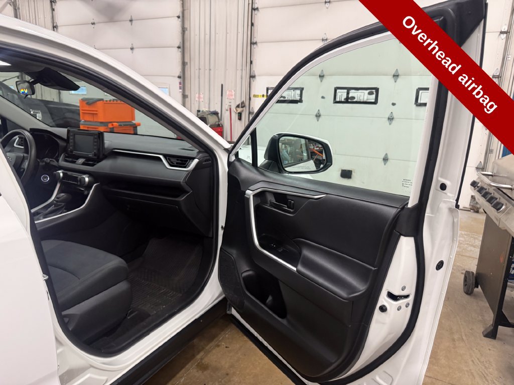 Used 2022 Toyota RAV4 LE AWD/4WD image 40