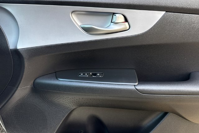 Certified 2022 Kia Forte LXS FWD image 21