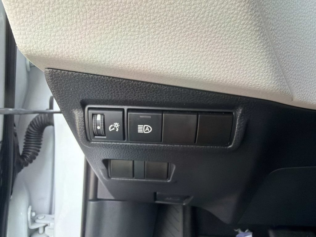 Used 2022 Toyota Corolla Cross LE AWD/4WD image 29