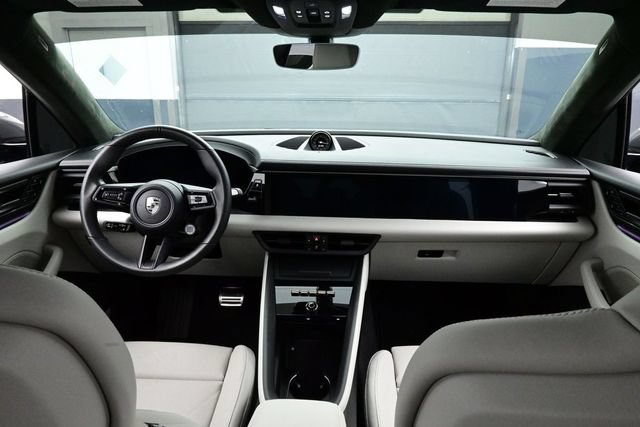 Certified 2025 Porsche Macan Turbo Electric AWD/4WD image 19