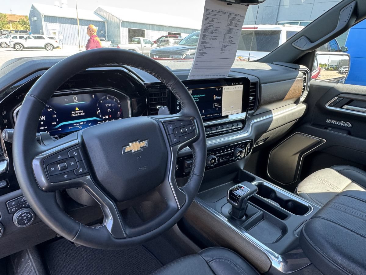 Used 2026 Chevrolet Silverado 1500 High Country w/ Technology Package AWD/4WD image 10