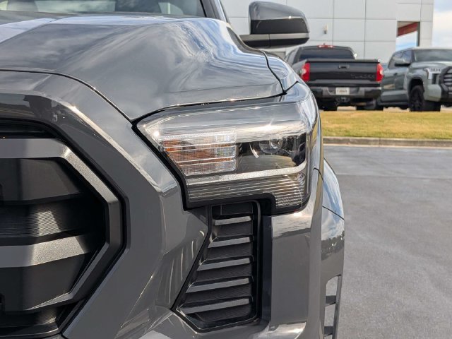 Certified 2024 Toyota Tacoma SR5 AWD/4WD image 15