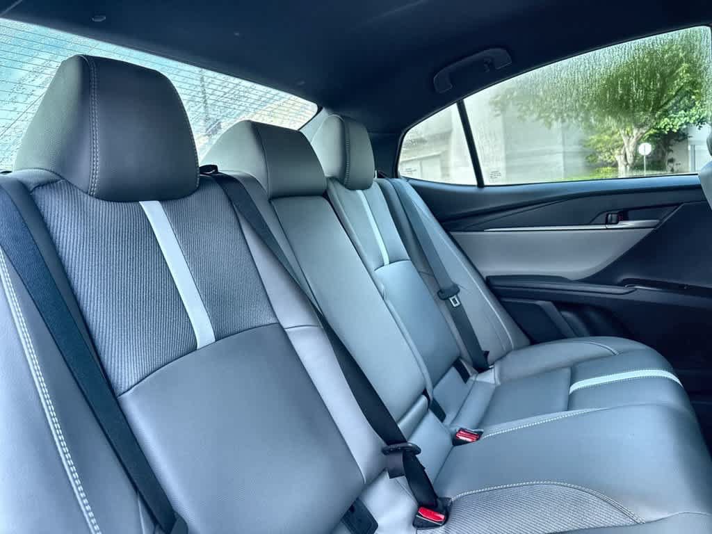 Used 2025 Toyota Camry SE FWD image 26