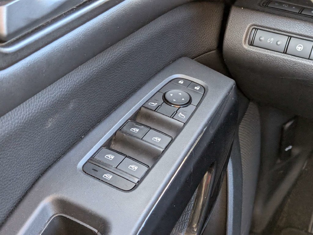 Used 2024 Nissan Pathfinder SV FWD image 19