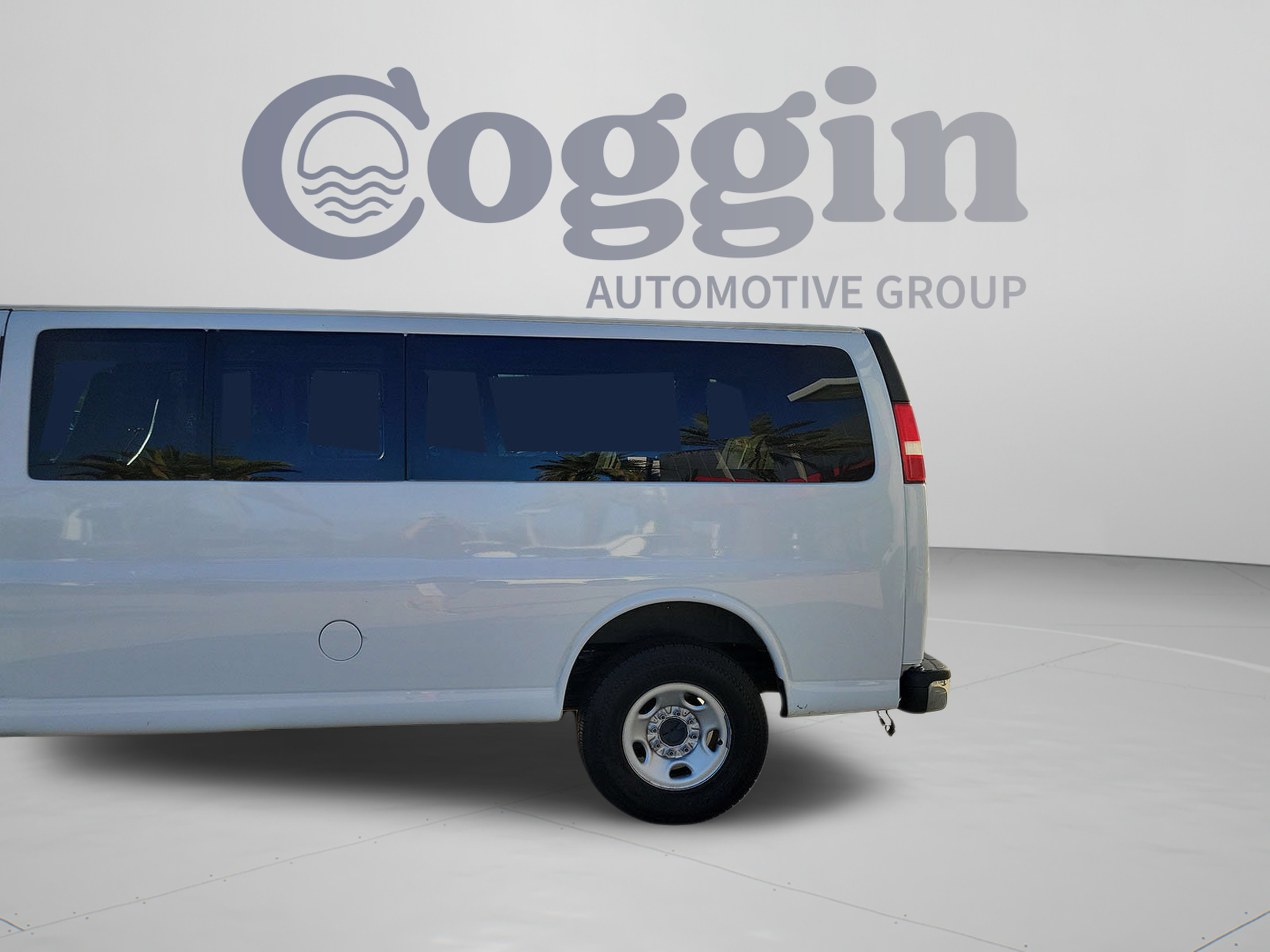 Used 2018 Chevrolet Express 3500 LT w/ LT Preferred Equipment Group RWD image 29