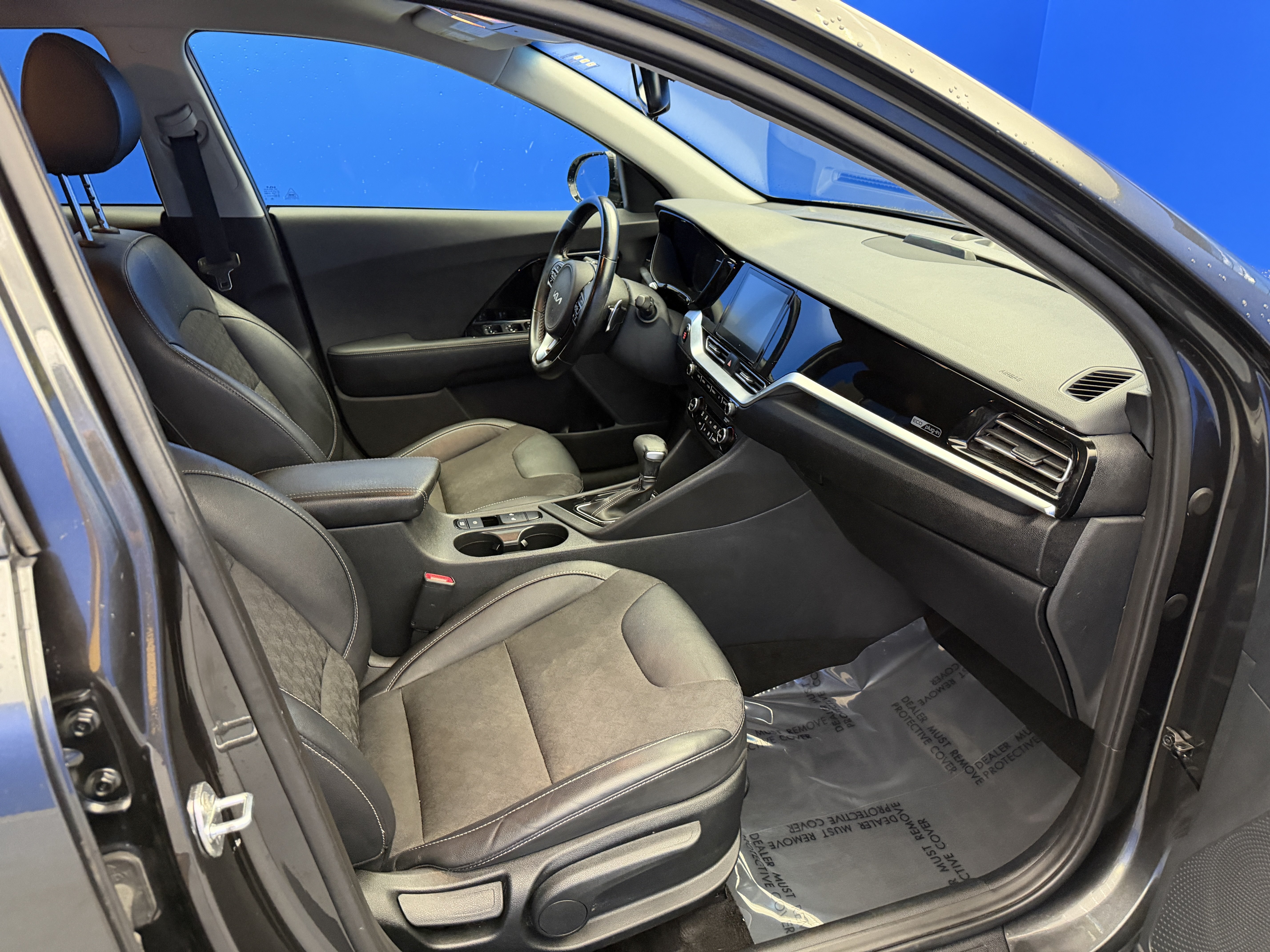 Used 2022 Kia Niro EX FWD image 26