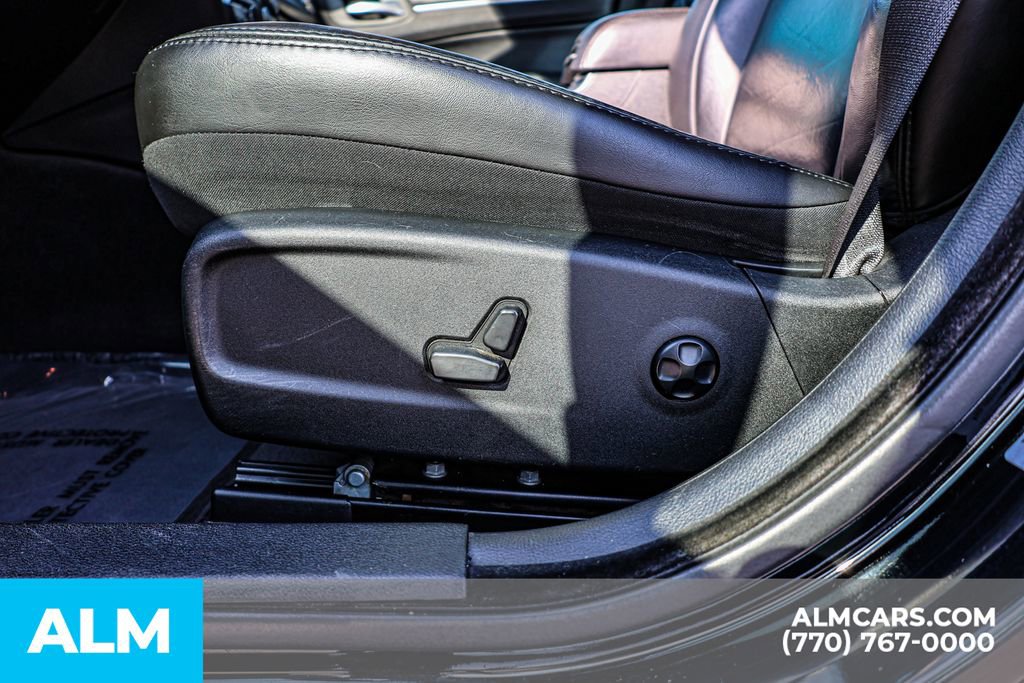 Used 2017 Chrysler 300 Limited RWD image 23