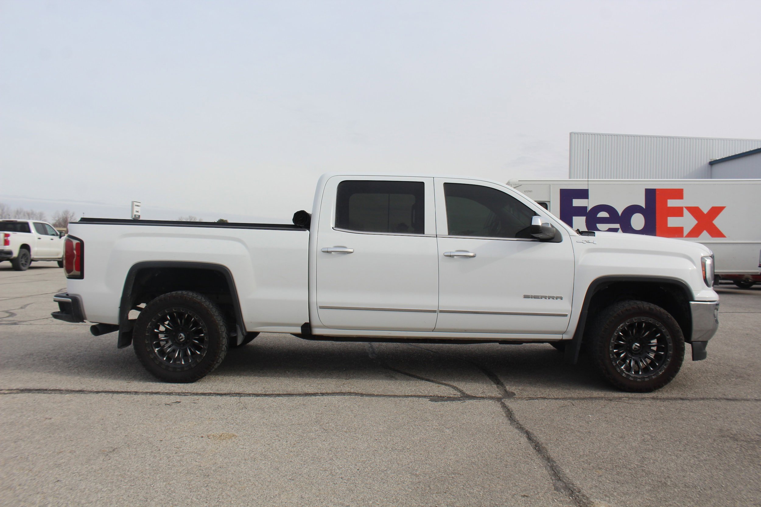 Used 2018 GMC Sierra 1500 SLT w/ SLT Premium Package AWD/4WD image 5