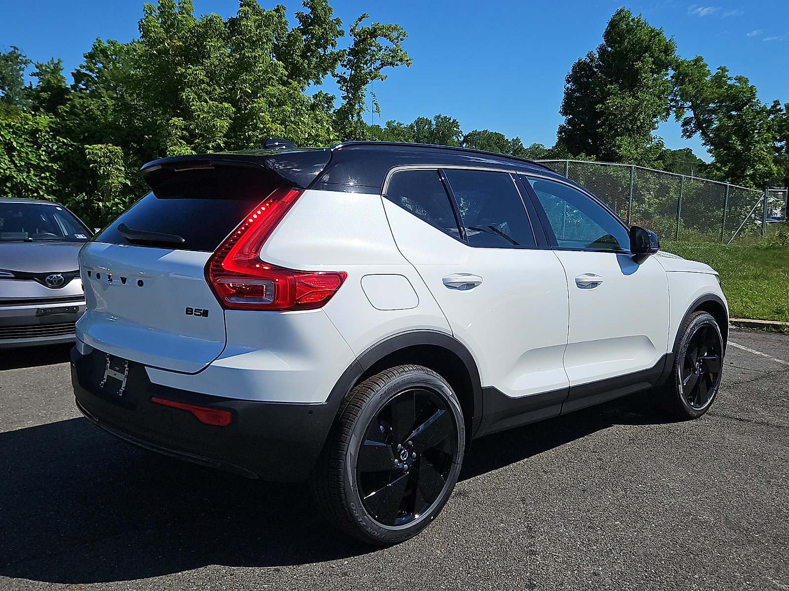 New 2026 Volvo XC40 B5 Ultra w/ Protection Package Premier AWD/4WD image 6