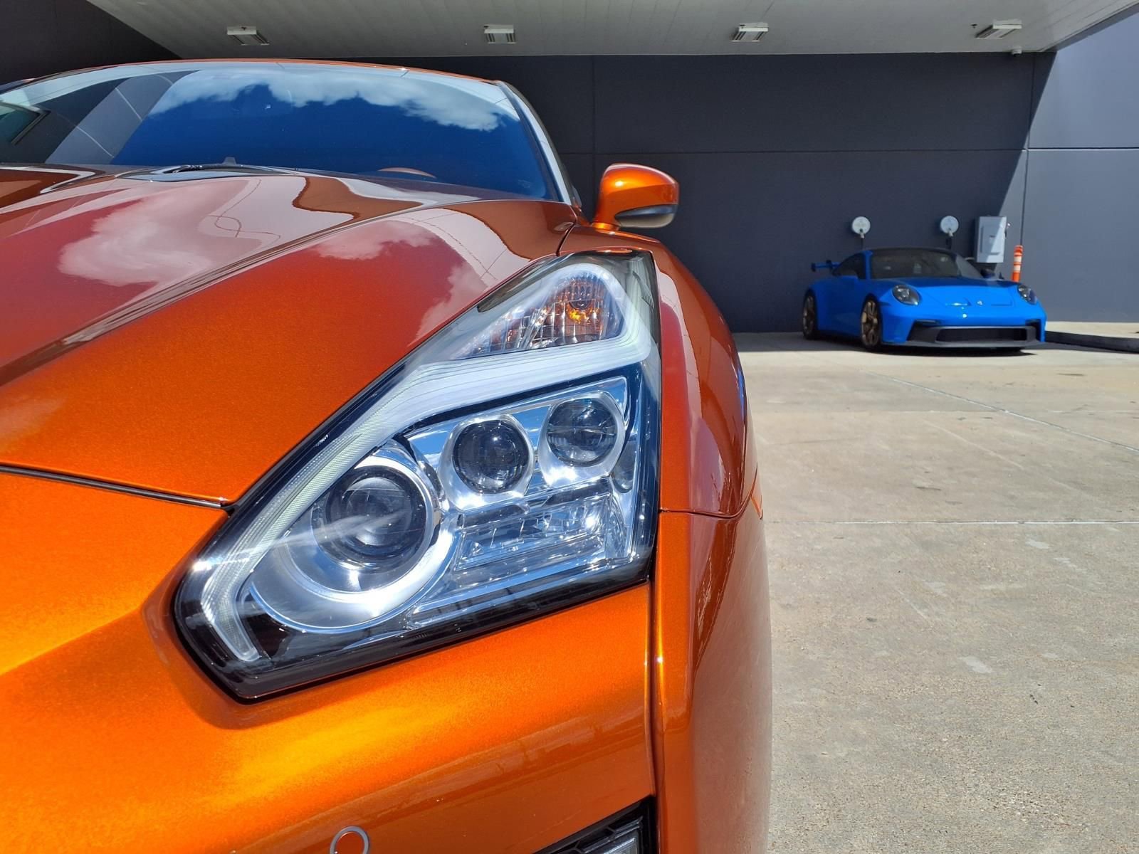 Used 2018 Nissan GT-R Premium w/ Premium Interior Package image 12