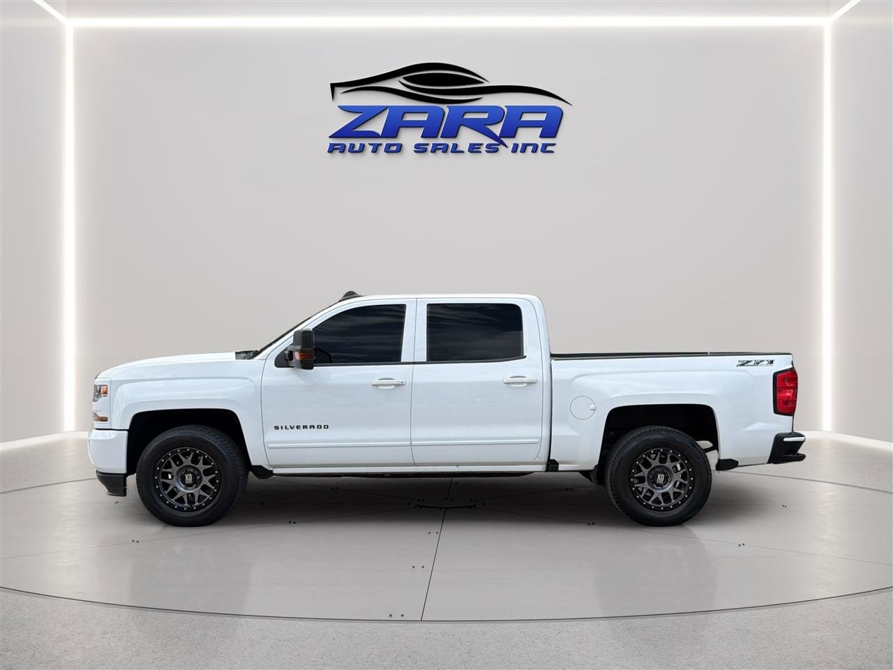 Used 2018 Chevrolet Silverado 1500 LT w/ All Star Edition AWD/4WD image 4