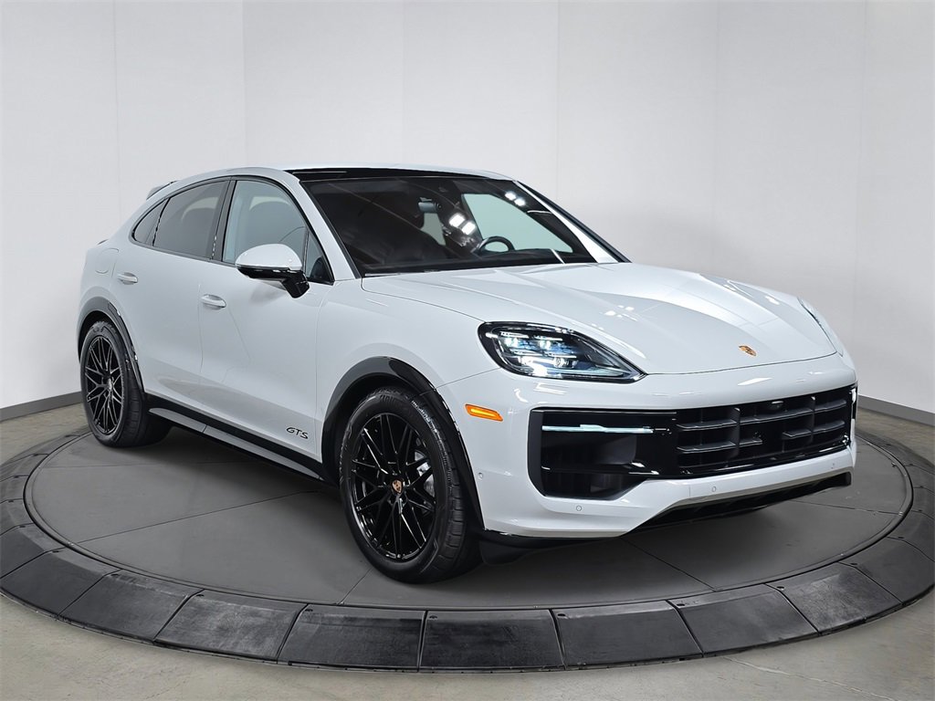 Used 2025 Porsche Cayenne GTS image 9