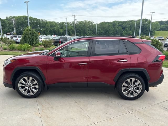 Used 2019 Toyota RAV4 Limited w/ Advanced Technology Package AWD/4WD image 4