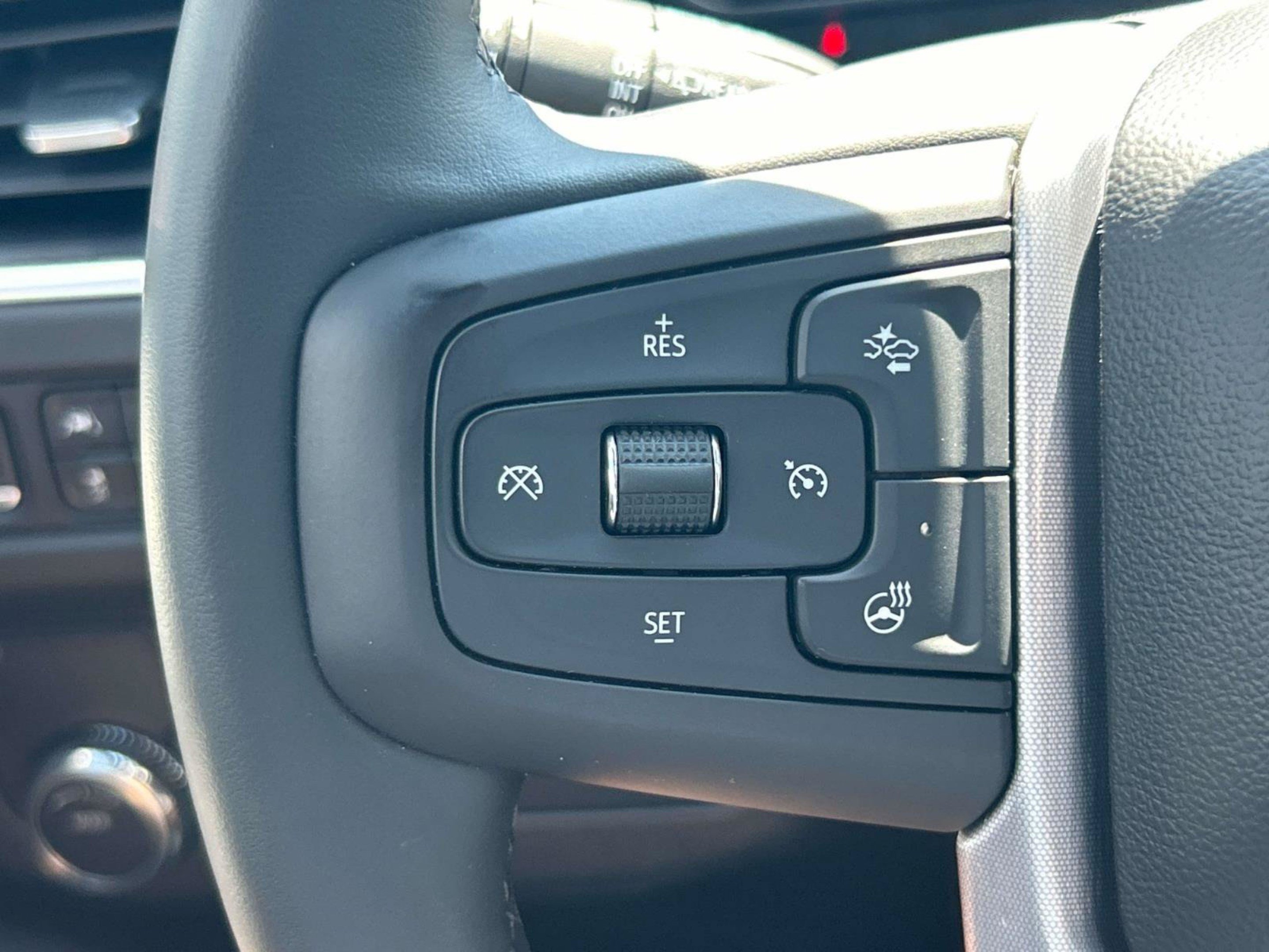 Used 2023 GMC Yukon SLT w/ SLT Luxury Package RWD image 28