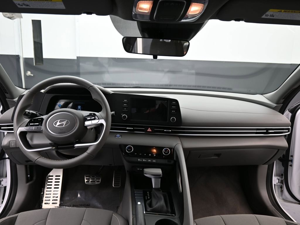 Used 2025 Hyundai Elantra Sport image 10