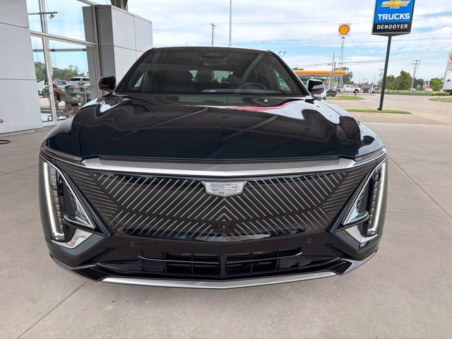 Used 2025 Cadillac Lyriq Luxury AWD/4WD image 2
