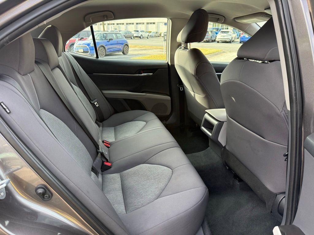 Used 2022 Toyota Camry LE image 32